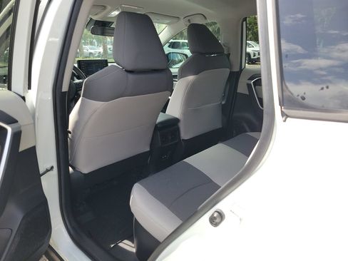 Used 2021 Toyota RAV4 XLE AWD/4WD image 9