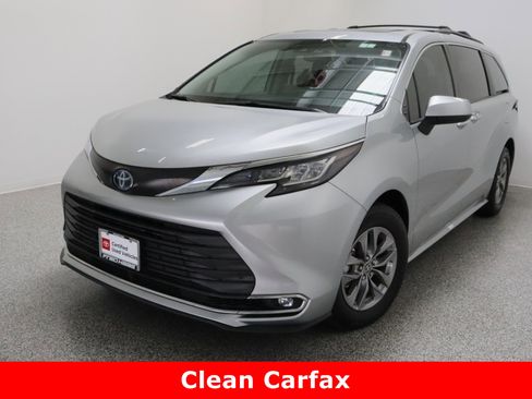 Certified 2023 Toyota Sienna XLE image 2