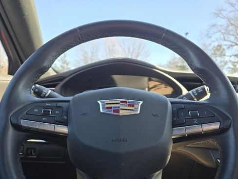 Used 2023 Cadillac XT4 Premium Luxury image 22