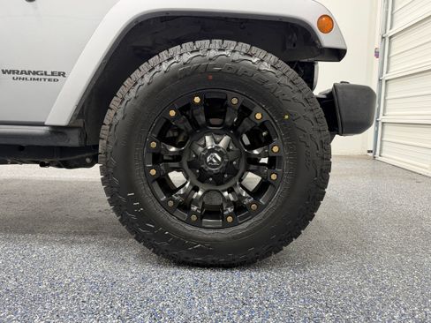 Used 2015 Jeep Wrangler Unlimited Sahara AWD/4WD image 15
