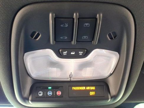 Used 2025 Chevrolet TrailBlazer RS w/ Convenience Package AWD/4WD image 21