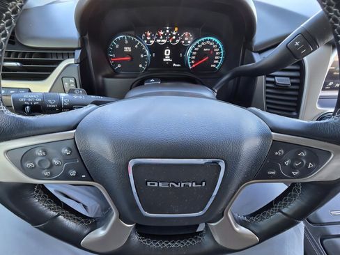 Used 2019 GMC Yukon Denali image 9
