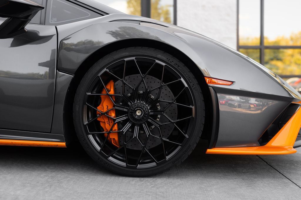 Used 2023 Lamborghini Huracan STO RWD image 12