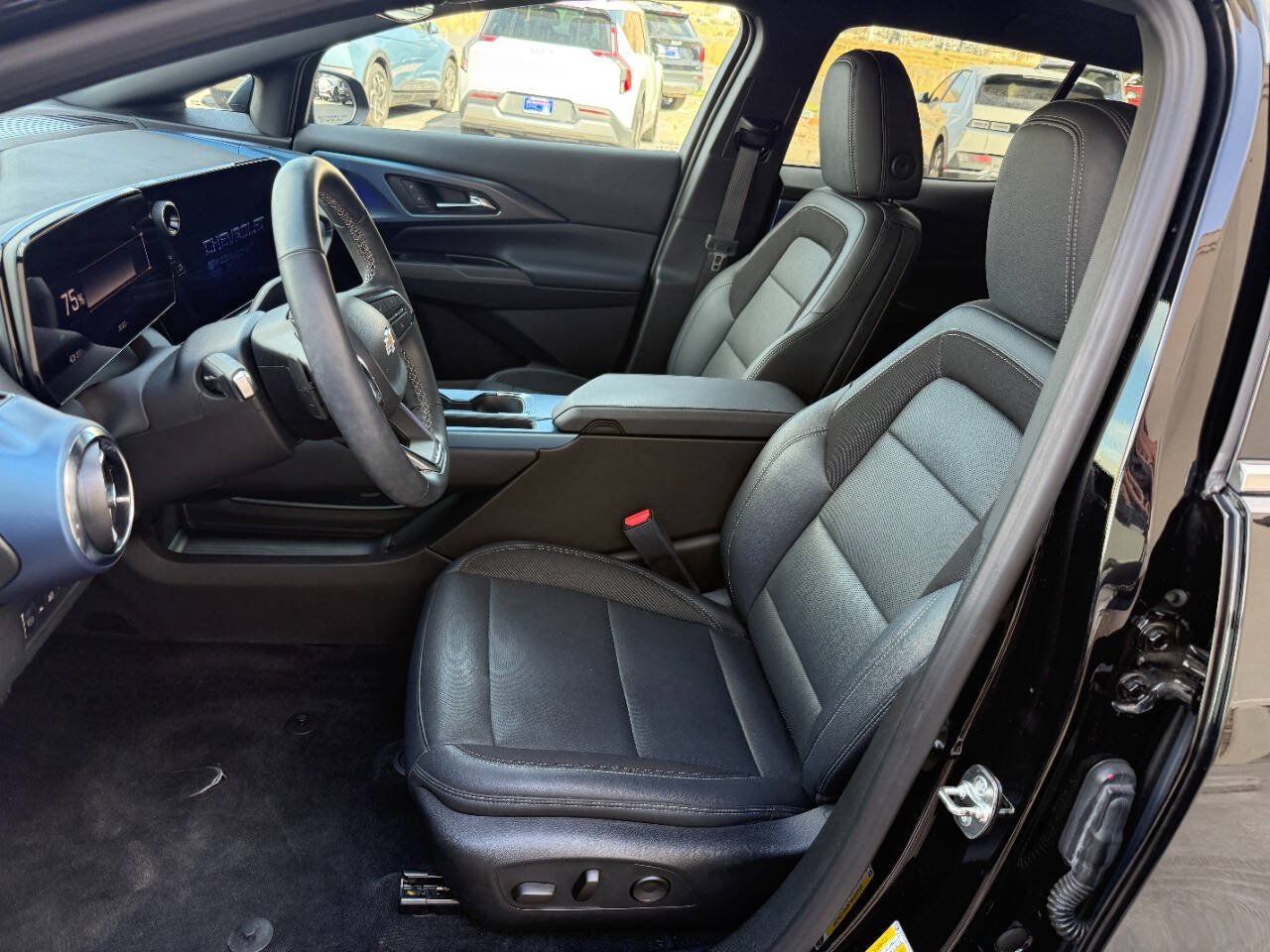 Used 2024 Chevrolet Equinox EV LT AWD/4WD image 3