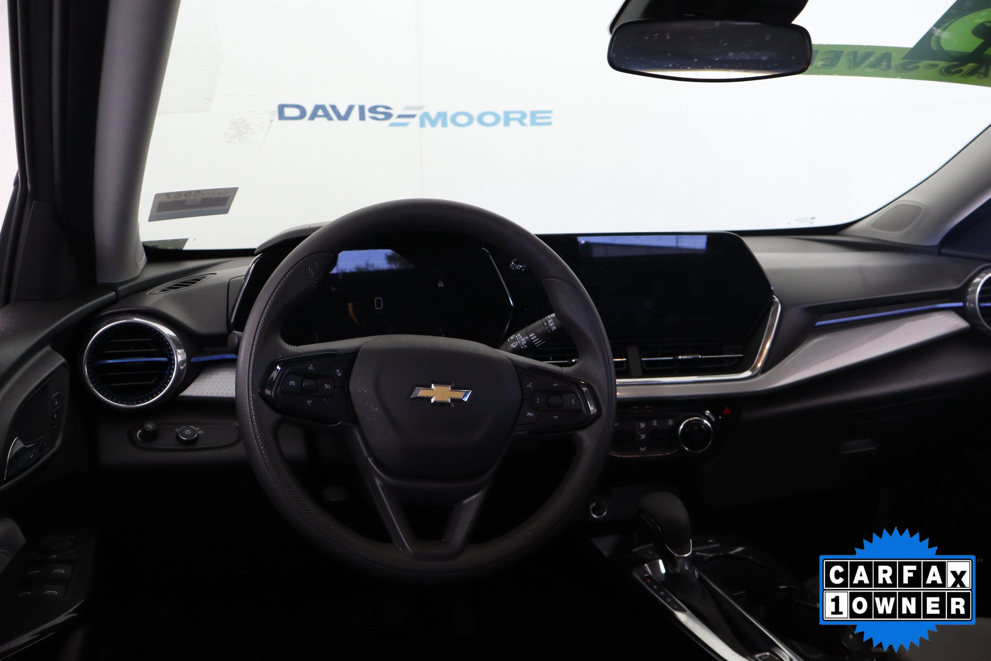 Used 2025 Chevrolet Trax LT FWD image 17
