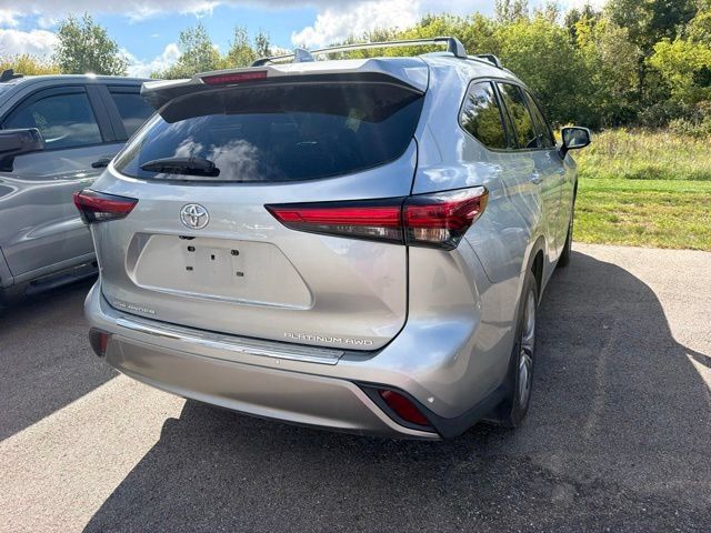 Used 2023 Toyota Highlander Platinum AWD/4WD image 9