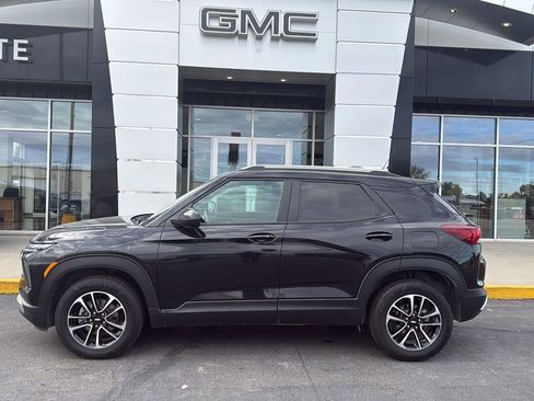 Used 2025 Chevrolet TrailBlazer LT image 1