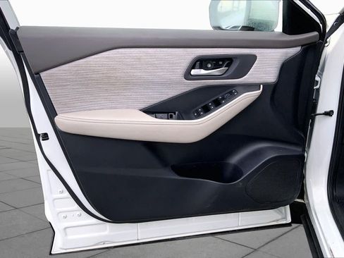 Used 2023 Nissan Rogue SV FWD image 19