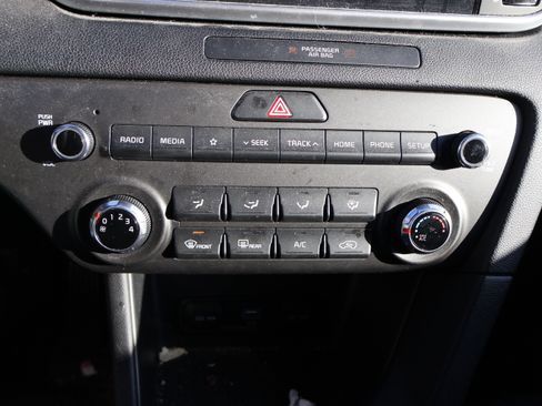 Used 2020 Kia Sportage LX image 24