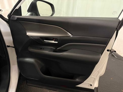 Certified 2024 Toyota Grand Highlander XLE image 28