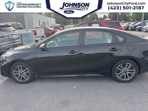 Used 2023 Kia Forte GT-Line w/ GT-Line Premium Package FWD image 2