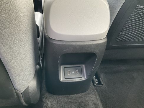 Used 2024 Hyundai Elantra Limited image 39