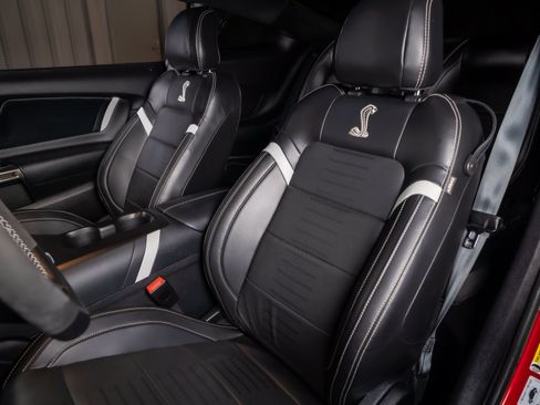 Used 2020 Ford Mustang Shelby GT500 w/ Technology Package RWD image 5