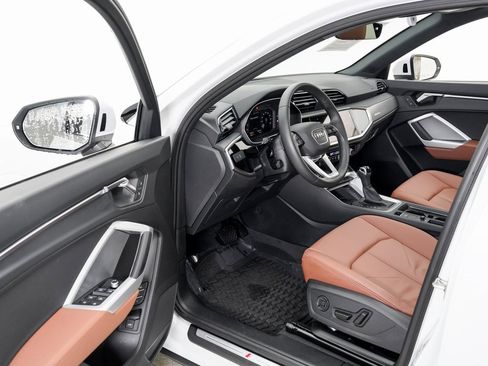 Certified 2025 Audi Q3 2.0T Premium w/ Convenience Package image 4