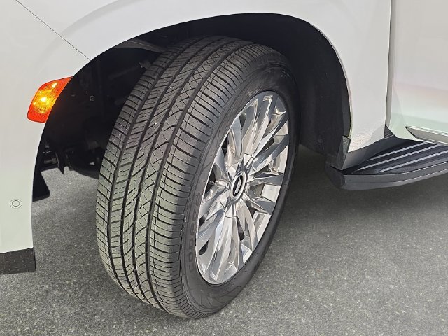 Used 2023 Cadillac Escalade ESV Premium Luxury w/ LPO, Floor Liner Package AWD/4WD image 32
