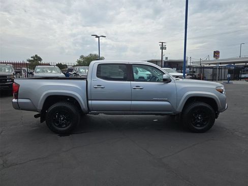 Used 2022 Toyota Tacoma SR5 RWD image 26