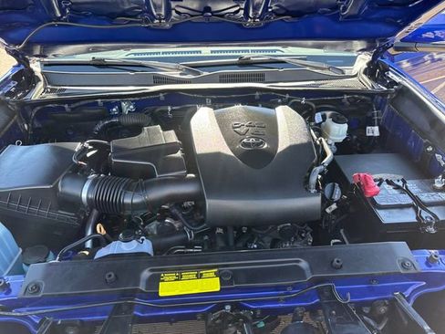 Used 2022 Toyota Tacoma SR5 w/ Technology Package AWD/4WD image 21
