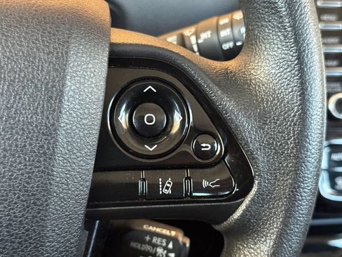 Used 2022 Toyota Prius LE FWD image 30