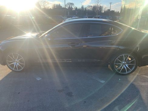 Used 2023 Genesis G70 2.0T image 2