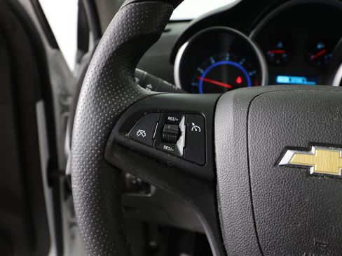 Used 2015 Chevrolet Cruze LT w/ Technology Package FWD image 32
