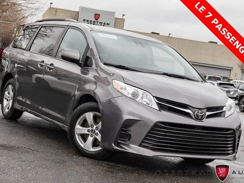 Used 2018 Toyota Sienna LE image 1