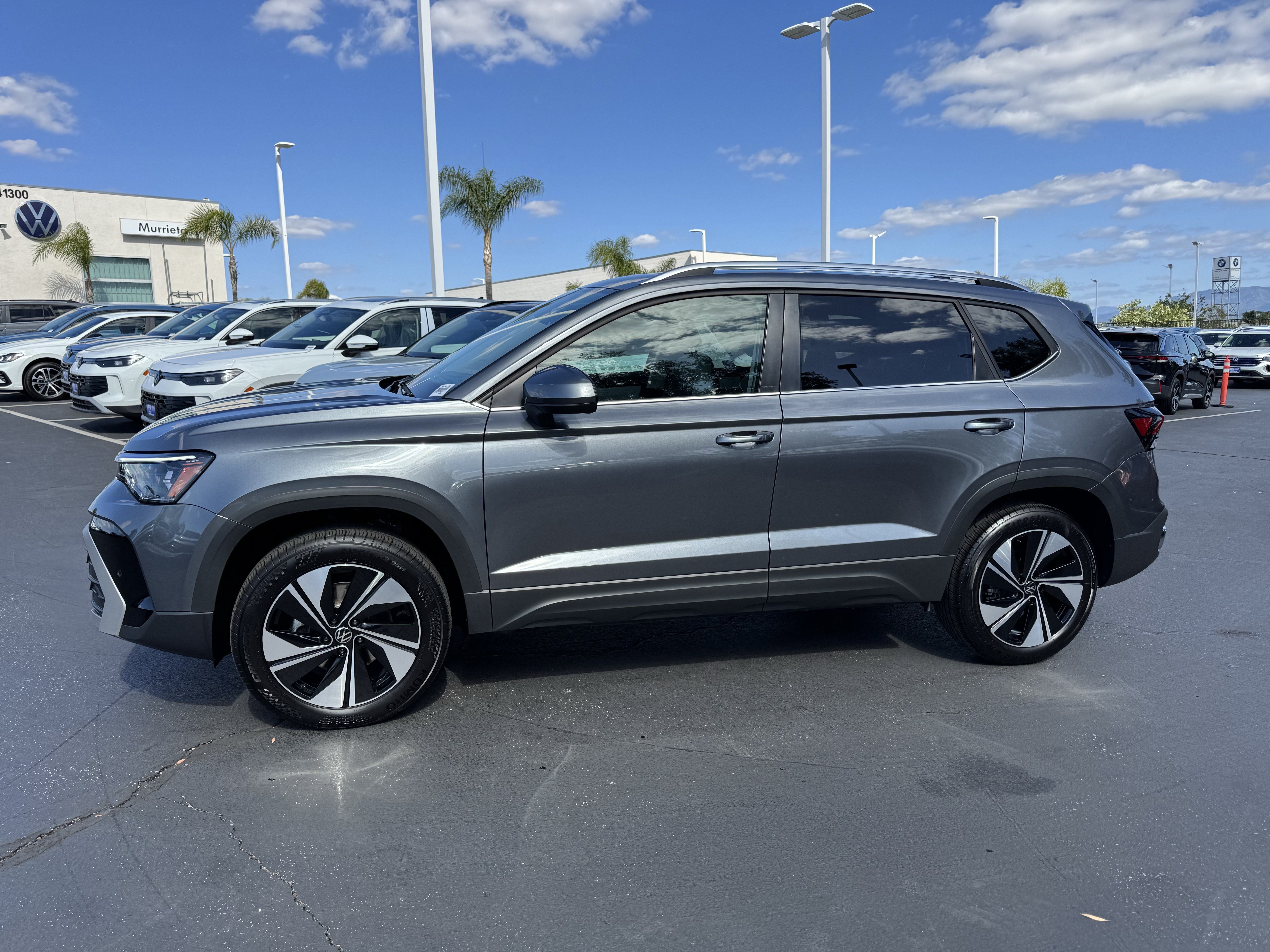 Used 2025 Volkswagen Taos SE AWD/4WD image 6