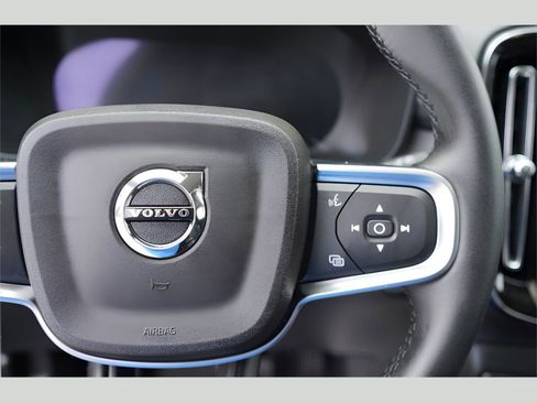 New 2025 Volvo XC40 B5 Plus w/ Climate Package image 13