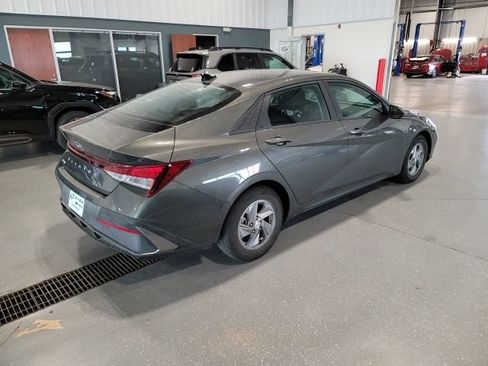 Used 2024 Hyundai Elantra SE FWD image 7