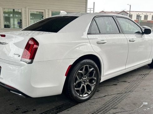Used 2018 Chrysler 300 S image 4