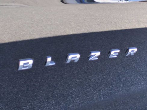 Used 2025 Chevrolet Blazer LT FWD image 9