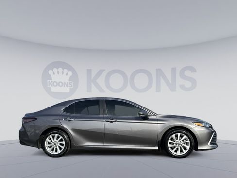 Used 2021 Toyota Camry LE image 8
