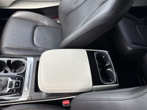 Used 2022 Kia Carnival EX FWD image 21