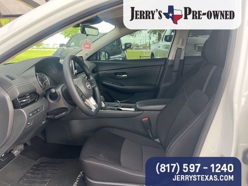 Used 2025 Nissan Sentra SV image 7