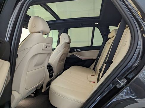 Used 2022 BMW X5 sDrive40i w/ Premium Package image 7