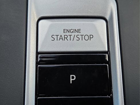 Used 2024 Volkswagen Atlas Cross Sport SE image 18