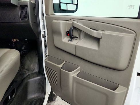 Used 2024 Chevrolet Express 3500 Extended RWD image 24