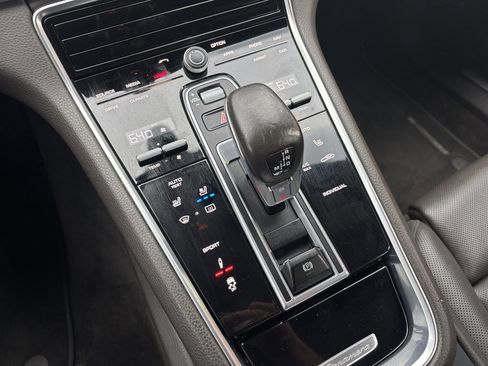 Used 2017 Porsche Panamera image 13