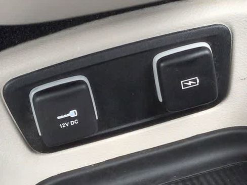 Used 2021 Chrysler Pacifica Touring-L image 38