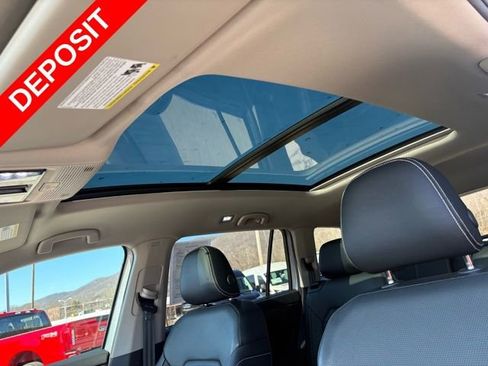 Used 2025 Volkswagen Atlas SEL image 31