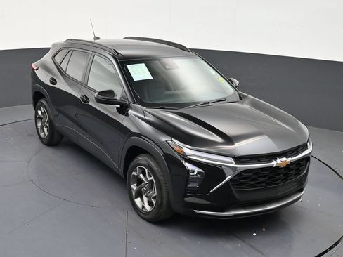 Used 2024 Chevrolet Trax LT FWD image 18