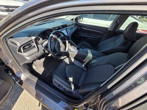 Used 2020 Toyota Camry SE w/ Convenience Package image 5