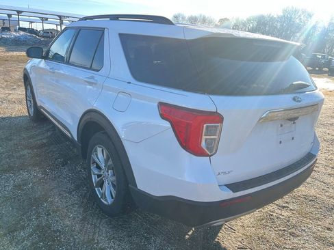 Used 2022 Ford Explorer XLT w/ Equipment Group 202A image 8