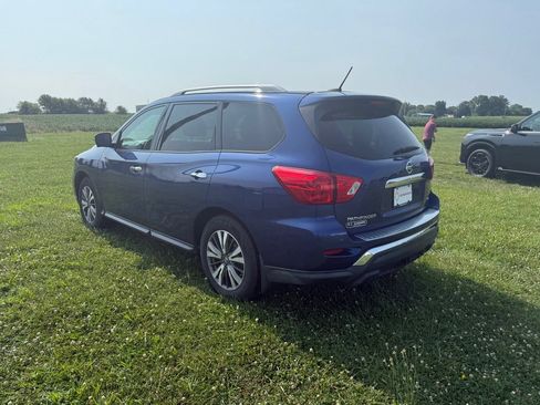 Used 2017 Nissan Pathfinder SL w/ SL Premium Package FWD image 7