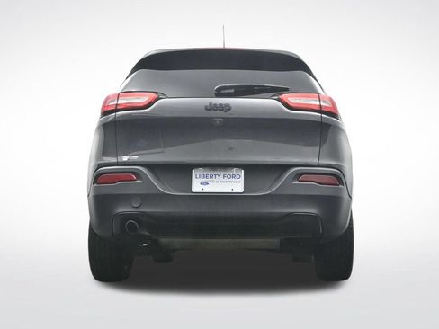 Used 2016 Jeep Cherokee Latitude FWD image 37