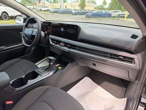New 2026 Kia K4 FWD image 12