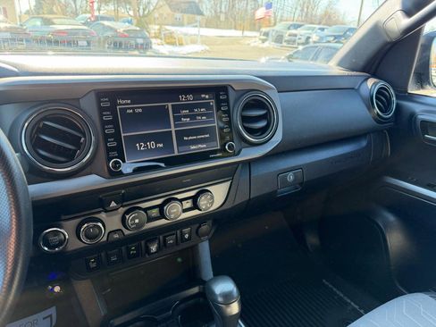 Used 2020 Toyota Tacoma TRD Off-Road w/ Technology Package image 13