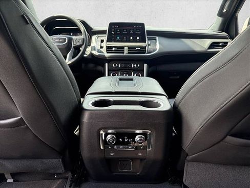 Used 2024 GMC Yukon SLT w/ SLT Luxury Package AWD/4WD image 18