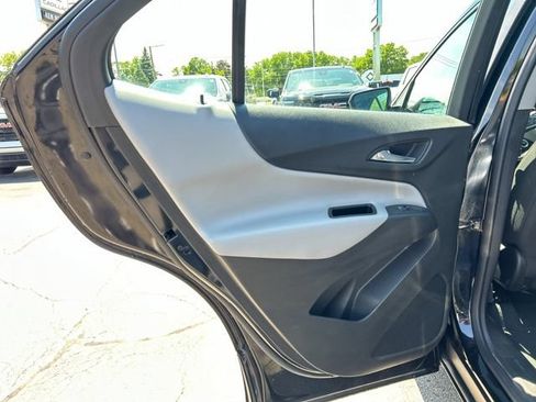 Used 2023 Chevrolet Equinox LS AWD/4WD image 16