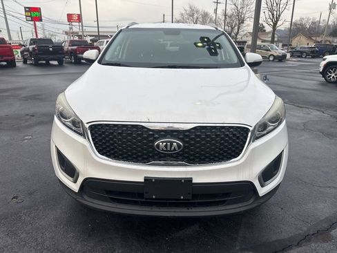 Used 2016 Kia Sorento LX image 8