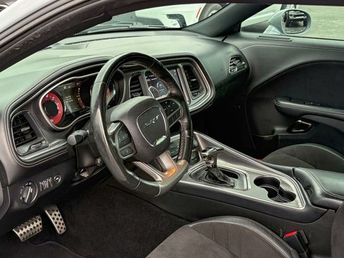 Used 2021 Dodge Challenger SRT Hellcat RWD image 6